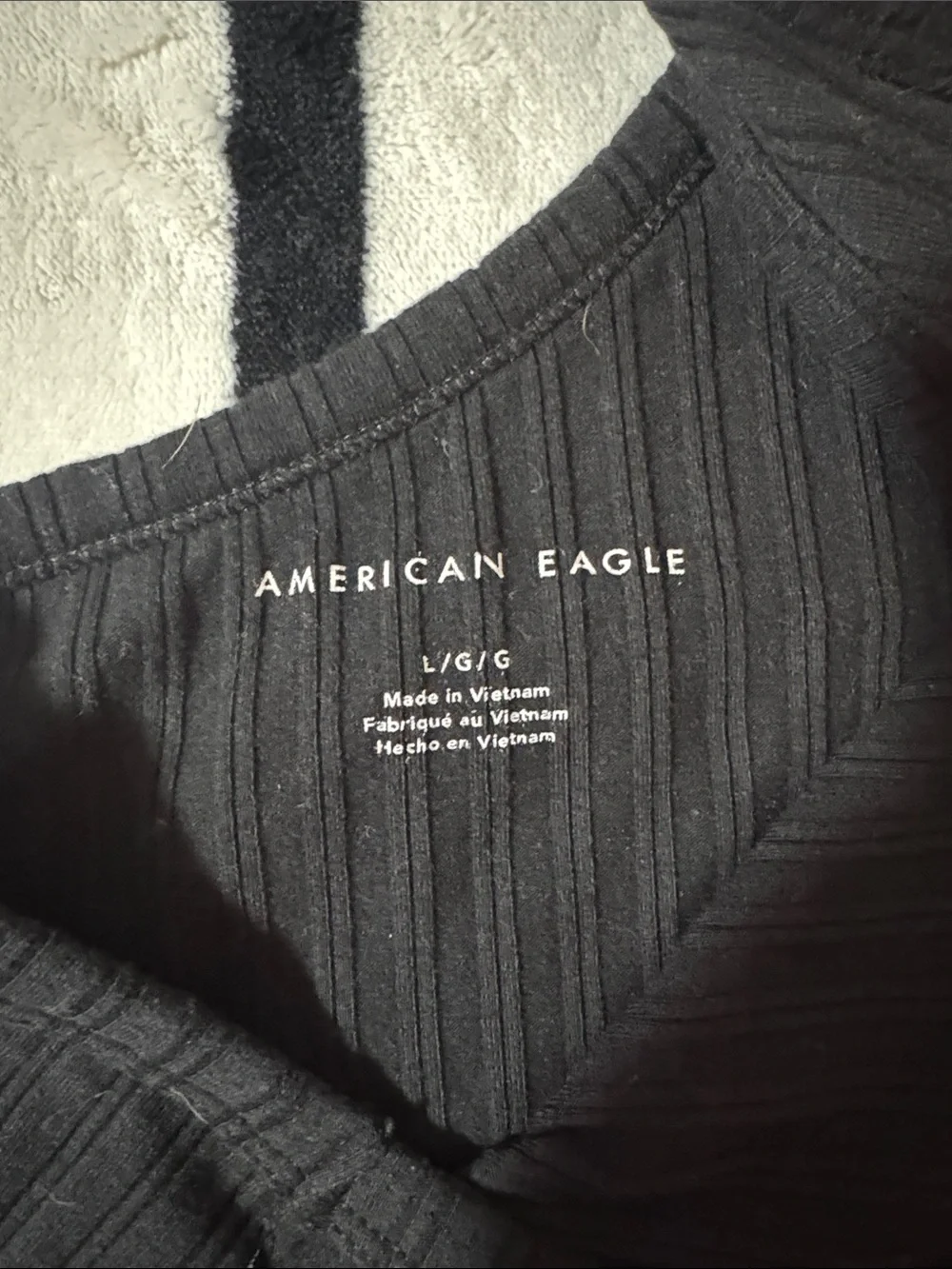 Black One-Shoulder Ribbed Tank Top - Picture 2 of 2